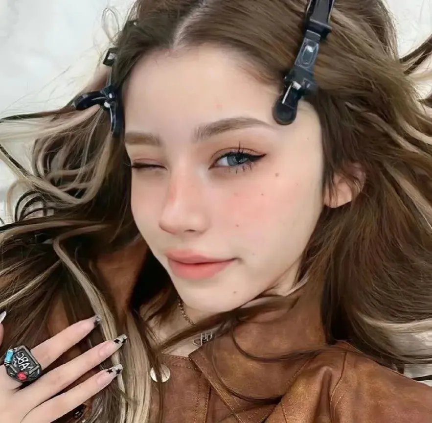 蝴蝶夫人的现代家庭 封面